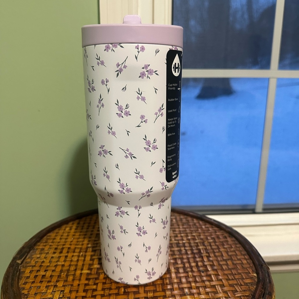Hydrojug 32oz Sport in the color Iris